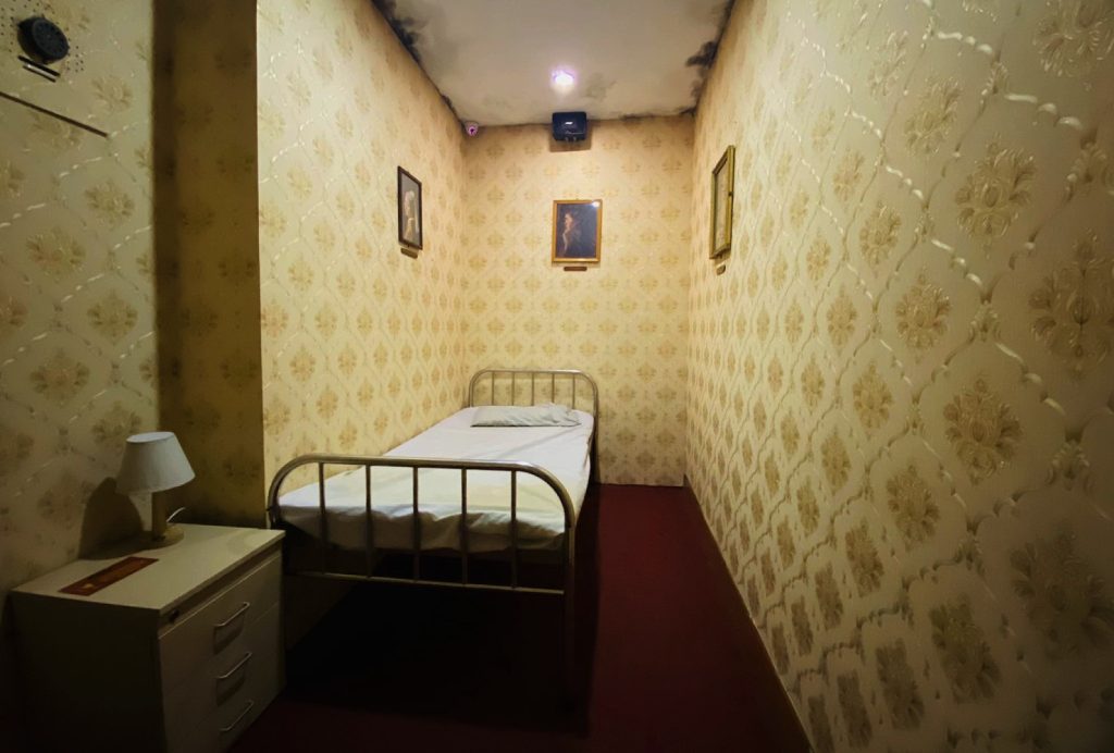 An escape room themed as a European abandoned hotel room