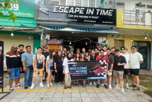 Đoàn First Motoring chụp ảnh trước Escape In Time tại 377 Ngô Quyền Đà Nẵng